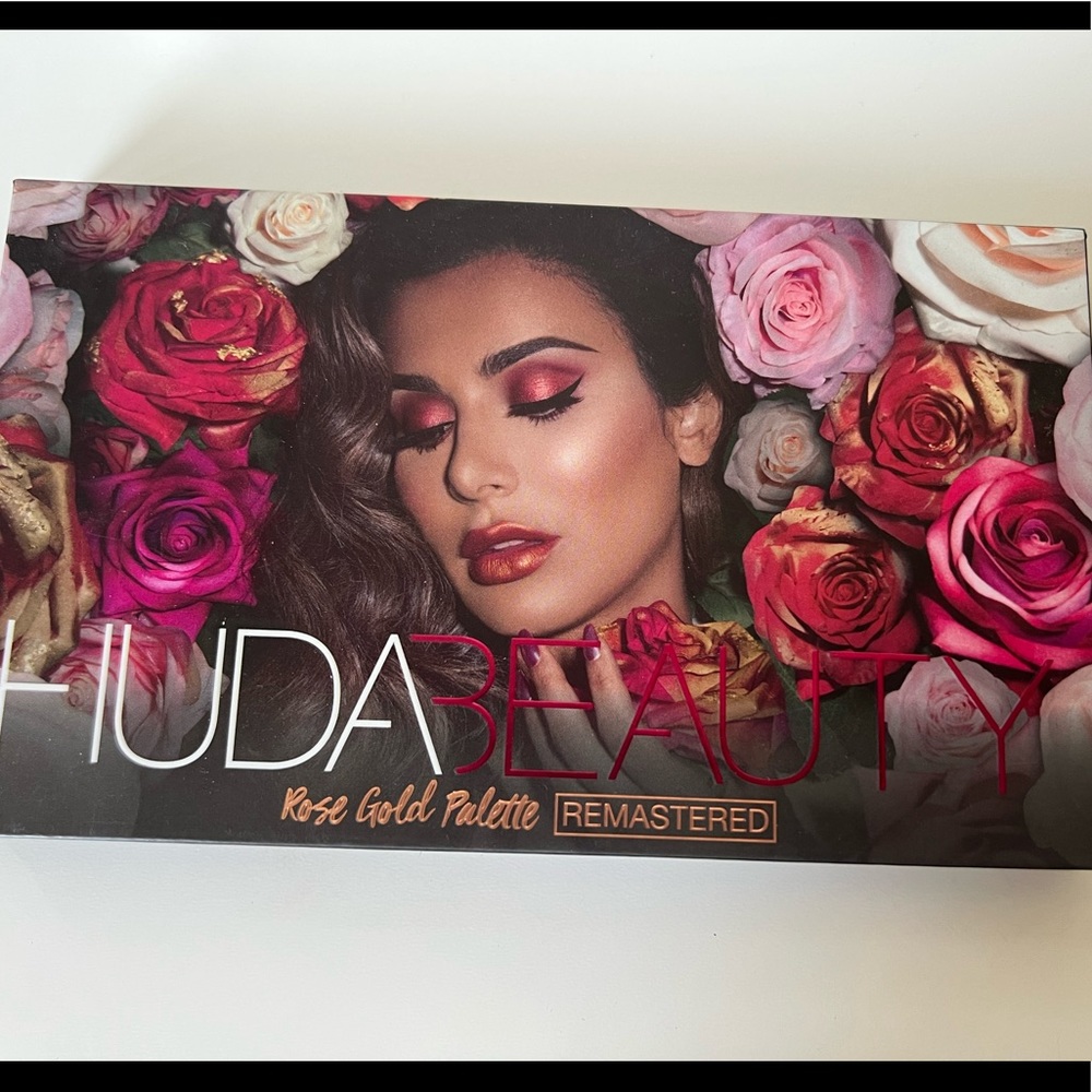 Huda Beauty Rose Gold- Remastered